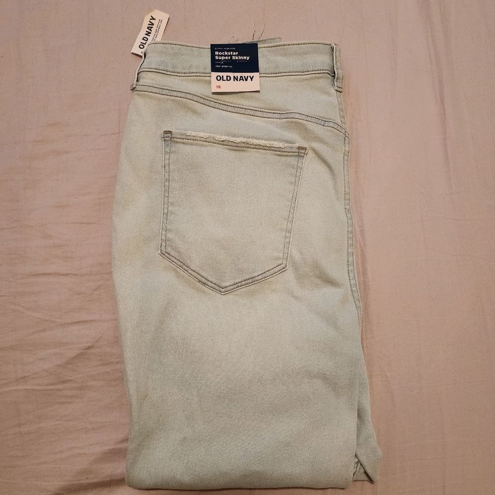 Old Navy Extra High-Waisted Rockstar 360 Stretch Super Skinny Ripped Cut - NWT